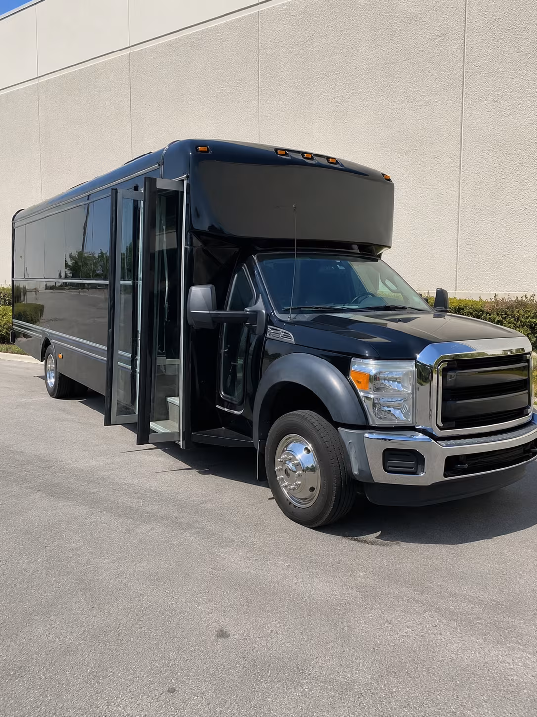Dallas Birthday, Sweet 16, & Quinceañera Transportation party bus exterior