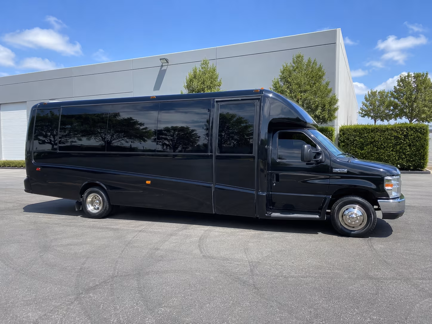 Dallas Winery Tour & Pub Crawl Transportation party bus exterior